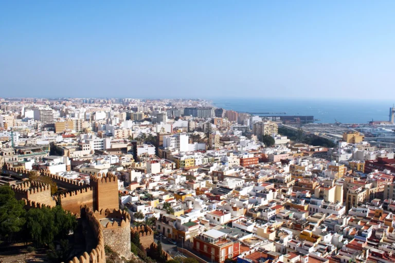 Almería steeds populairder bij buitenlandse woningzoekers: vooral Britten kijken er naar huizen