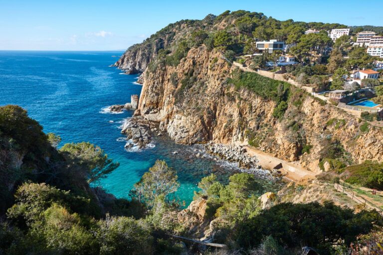 Costa Brava: ruige kust, verborgen baaien en sfeervolle dorpen in Noord-Spanje