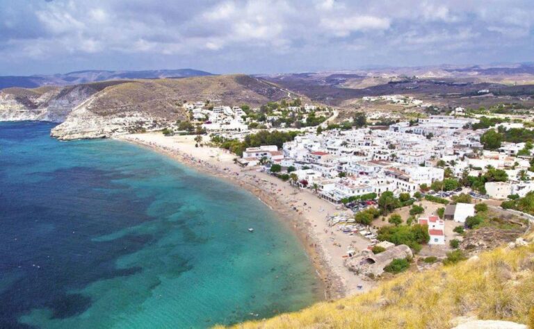 Costa de Almería: ruige natuur, eindeloze zon en rustige stranden in Andalusië