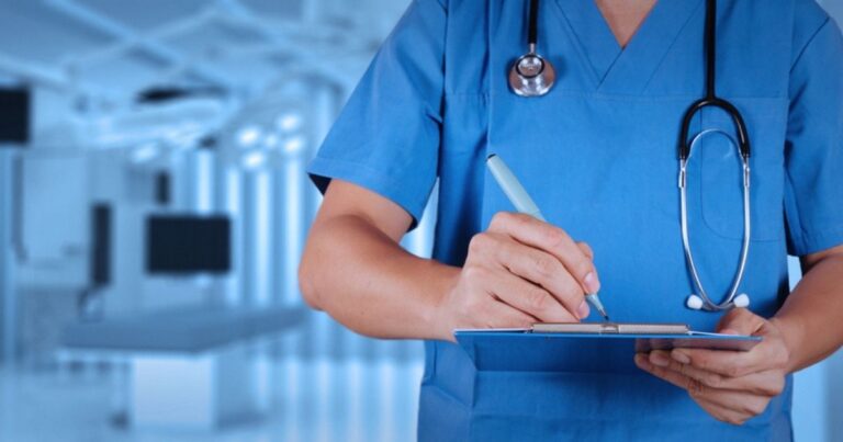 Gezondheidszorg in Spanje: zo werkt de openbare en particuliere zorg voor Nederlanders en Belgen