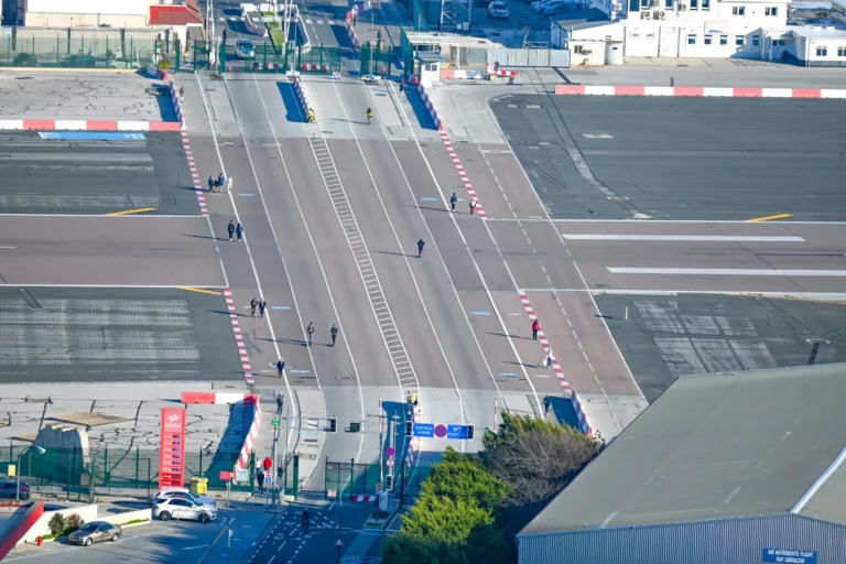 Man aangehouden op luchthaven Gibraltar met vermoedelijk vals Nederlands paspoort