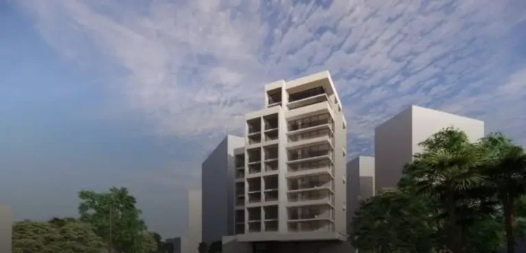 Plan voor elf verdiepingen hoog hotel in Torrevieja stap dichterbij ondanks protest omwonenden