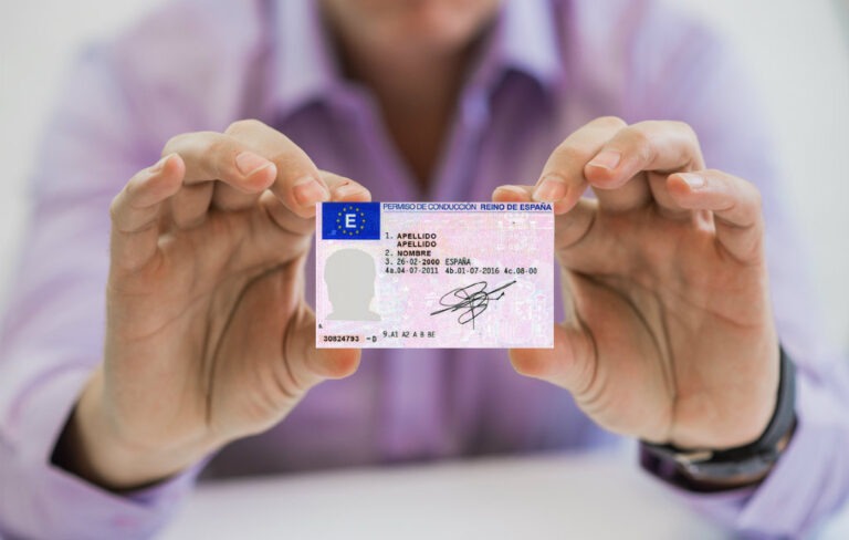 Rijbewijs omwisselen in Spanje: wanneer moet het als Nederlander of Belg?