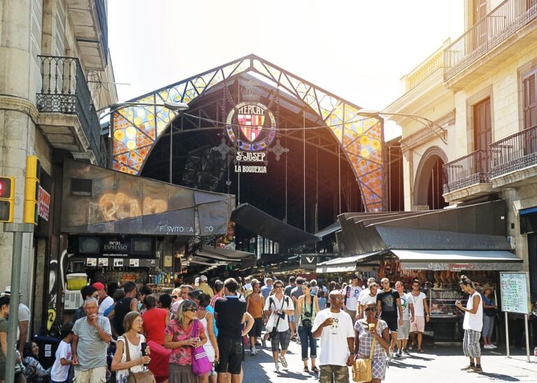 Barcelona wil met miljoenen aan toeristenbelasting traditionele buurtwinkels redden