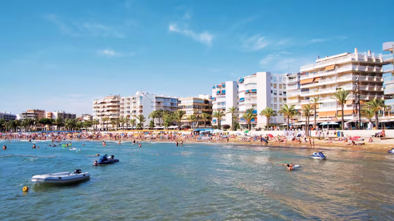 Benidorm verliest koppositie bij seniorenvakanties: Salou wordt steeds belangrijker
