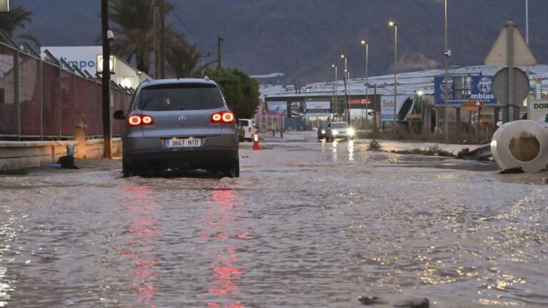 DANA Adam slaat hard toe bij Valencia: ruim 200 liter regen gevallen, zwaarste fase moet nog komen