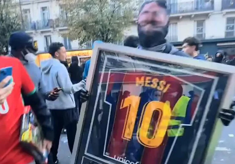 Gesigneerd shirt en aanvoerdersband van Messi gestolen tijdens rellen in Parijs