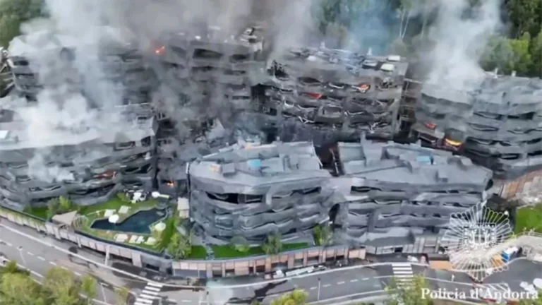 Grote brand verwoest luxe wooncomplex in Andorra vlak voor oplevering