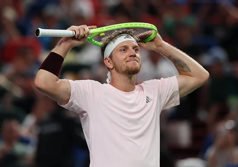 Spaanse tennisser Davidovich schrijft geschiedenis in Shanghai: ‘Tennis beheerste vroeger mijn leven’
