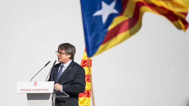 Wie is Carles Puigdemont en waarom kan zijn terugkeer naar Spanje zoveel losmaken?