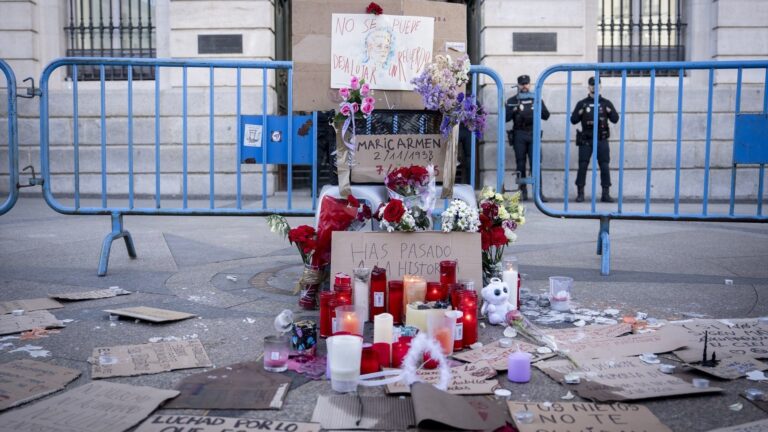 Woede en verdriet op Puerta del Sol na overlijden van Maricarmen